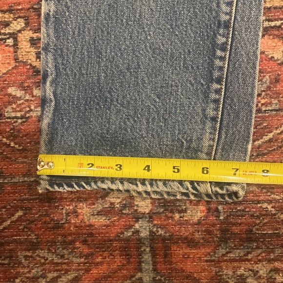 Vintage Levis 501s in Medium Wash - Picture 10 of 11